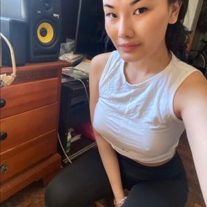 White top from Alo 🧘🏻‍♀️